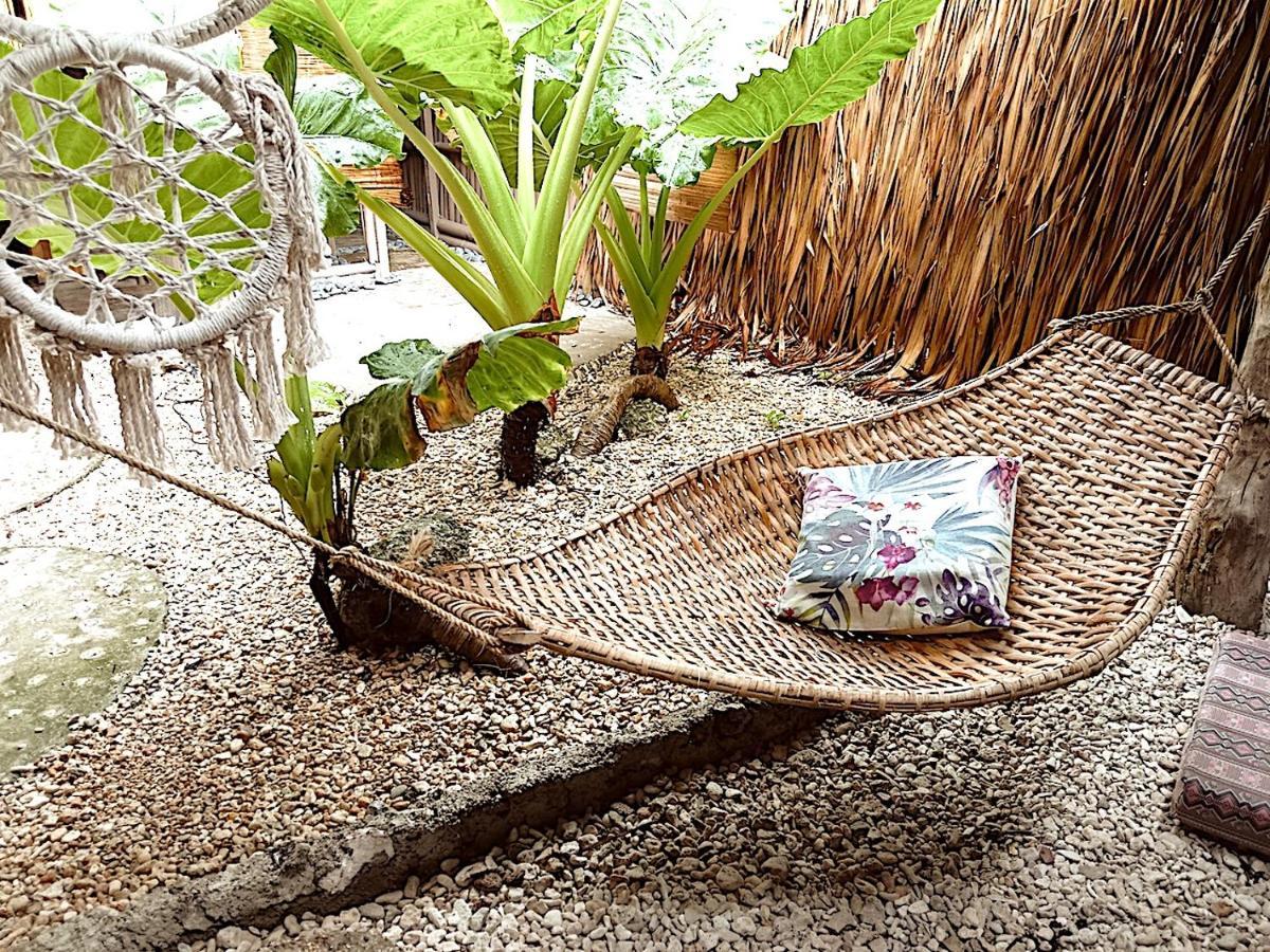 Herbs Guest House And Restaurant Near The Sea (Adults Only) Moalboal Exteriér fotografie